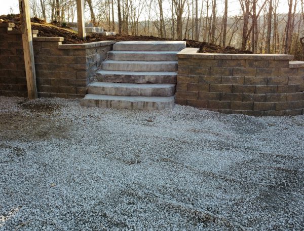 walls Rutherford Blend patio with chocolate and tan retaining wall.
